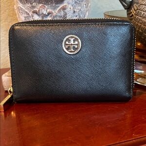 Tory Burch Black Leather Zip Wallet